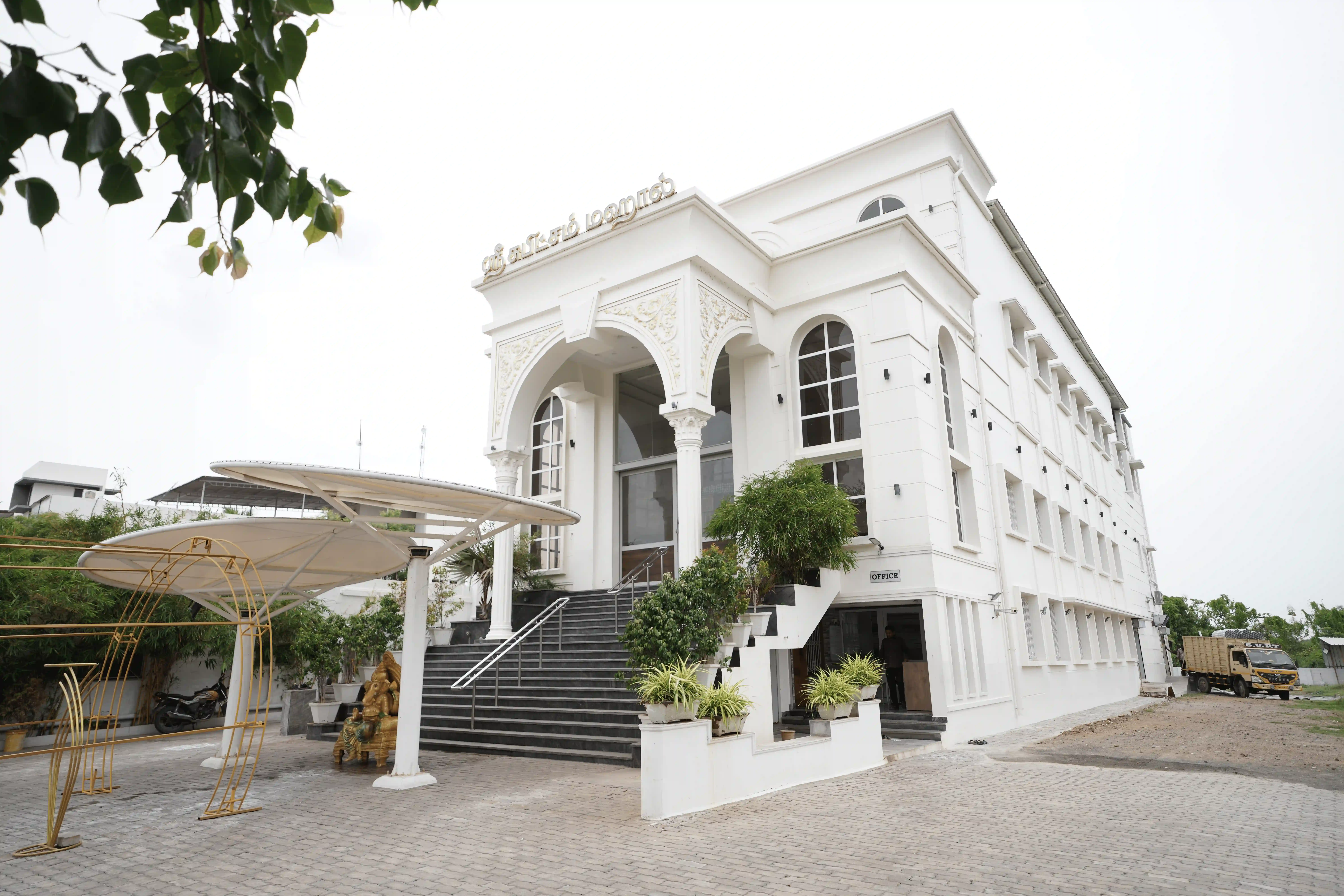 Mahilchi Construction Building